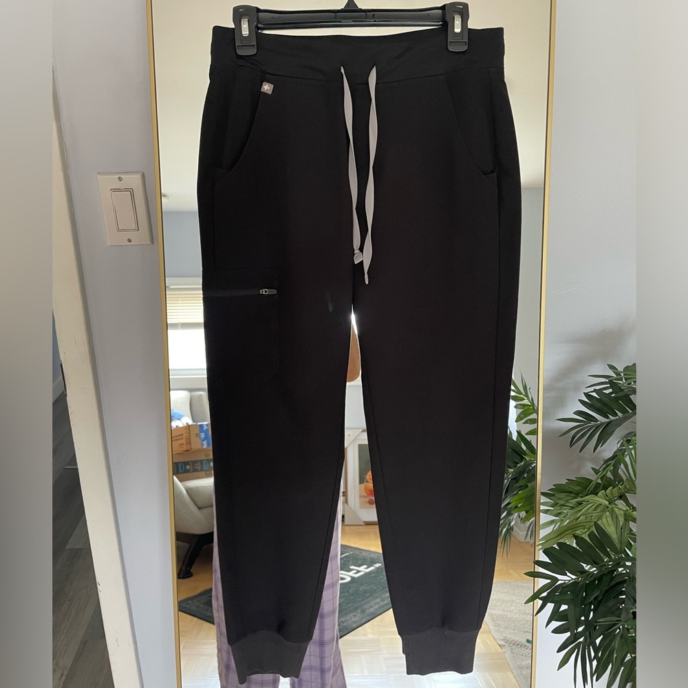 Figs Black Zamora™ - Petite Jogger Scrub Pants Small